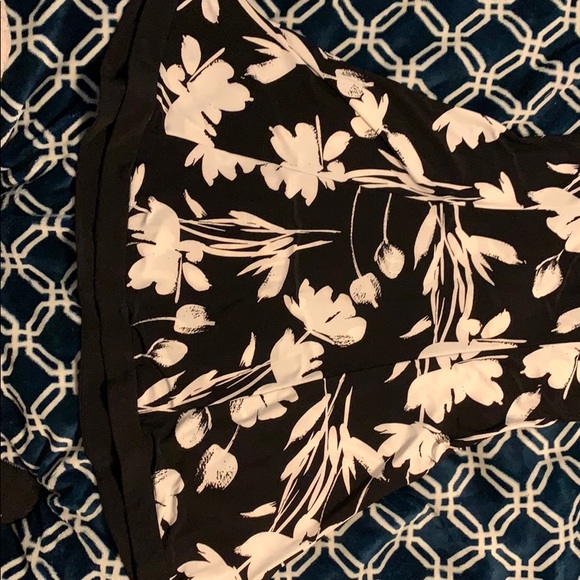 Black and White dress - Picture 3 of 3